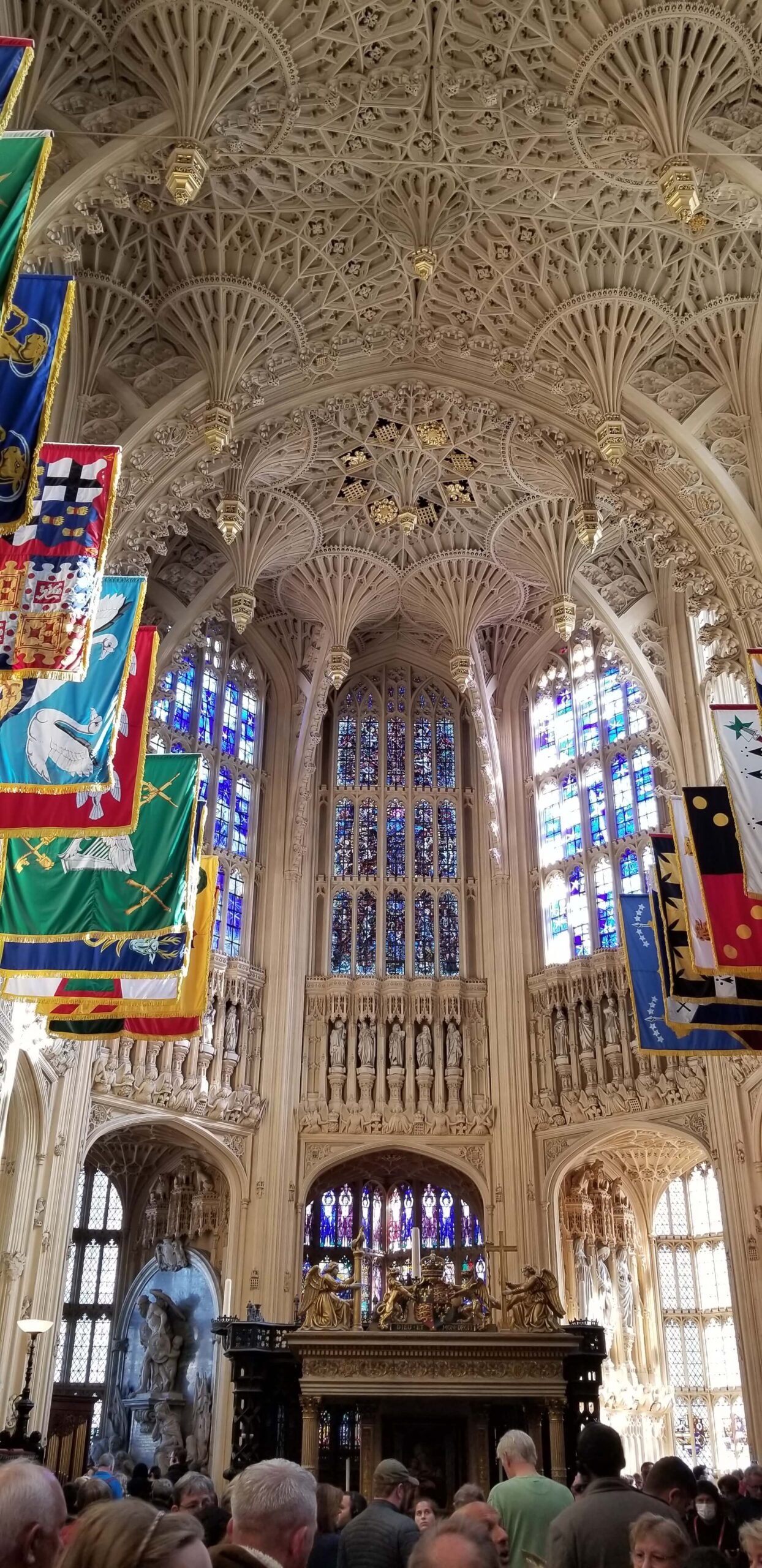 interior_cathedral_ceiling_london