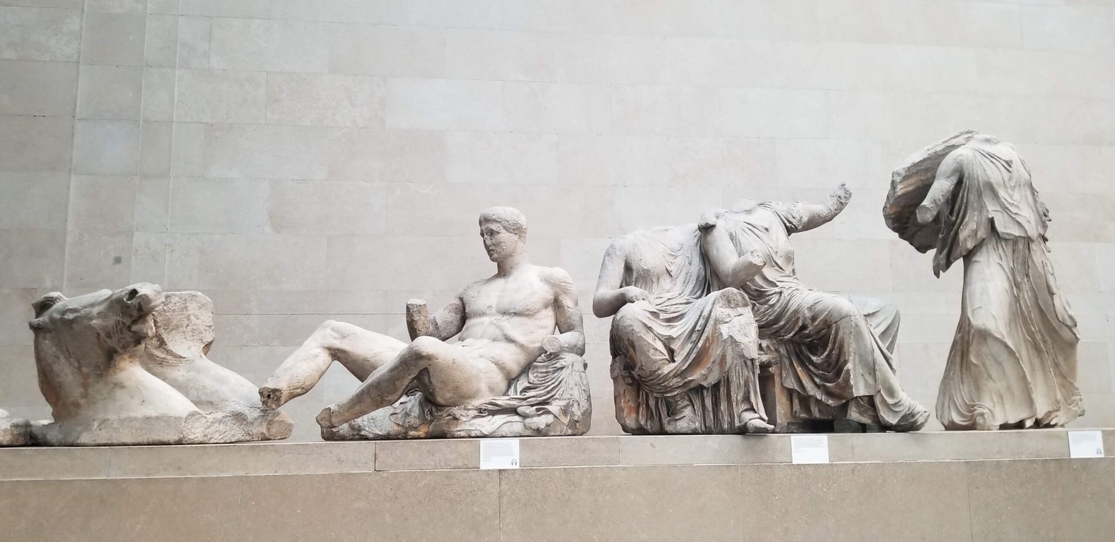 roman_statues_london_art_museum