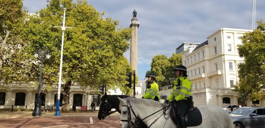 london_police_horseback